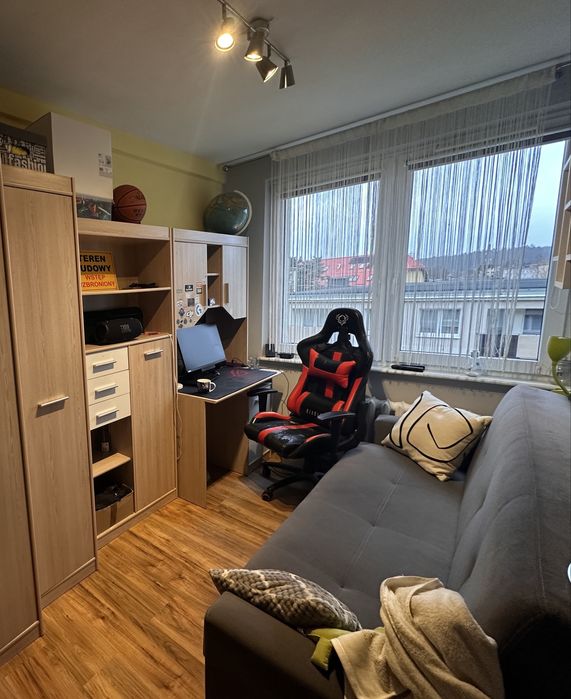 Meble pokojowe, meblościanka, biurko, szafa, komoda, słupek