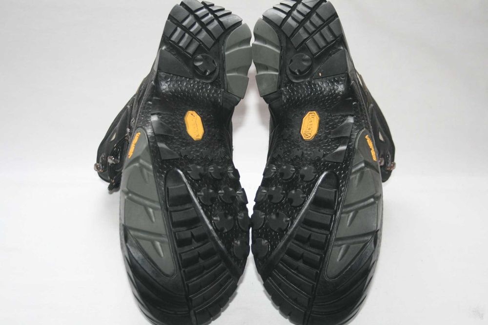 Трекінгові  черевики  роз. 42  уст.26.5см.