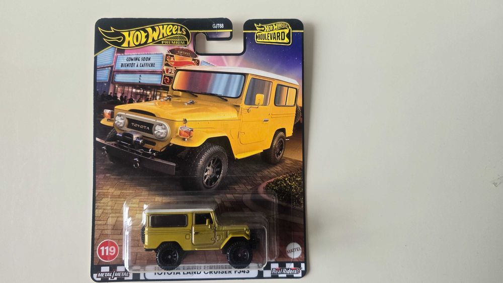 Hot Wheels Premium Toyota Land Cruiser FJ43 Boulevard