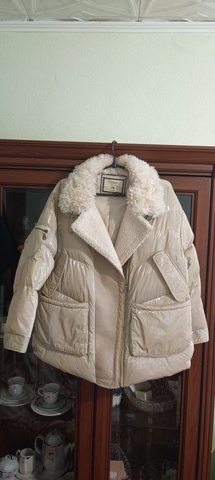 Пуховик жіночій лак