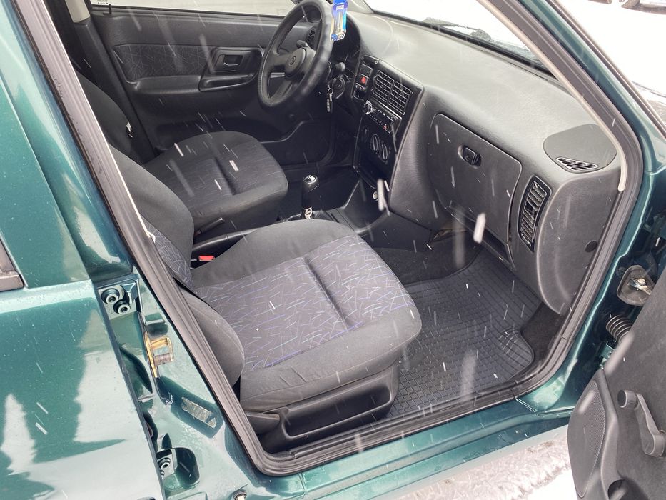 Volkswagen Polo Classic 1.4 бензин 1998 год