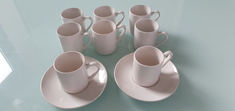 8 Chávenas de cafe NOVAS + 8 pires