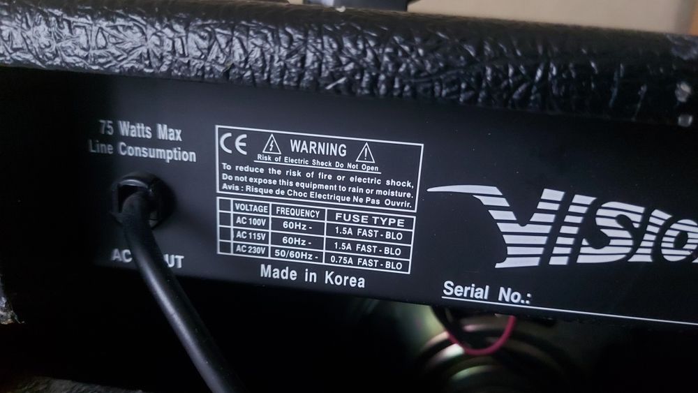 Продам комбік, комбоусилитель,комбопідсилювач , vision 30w з ефектами