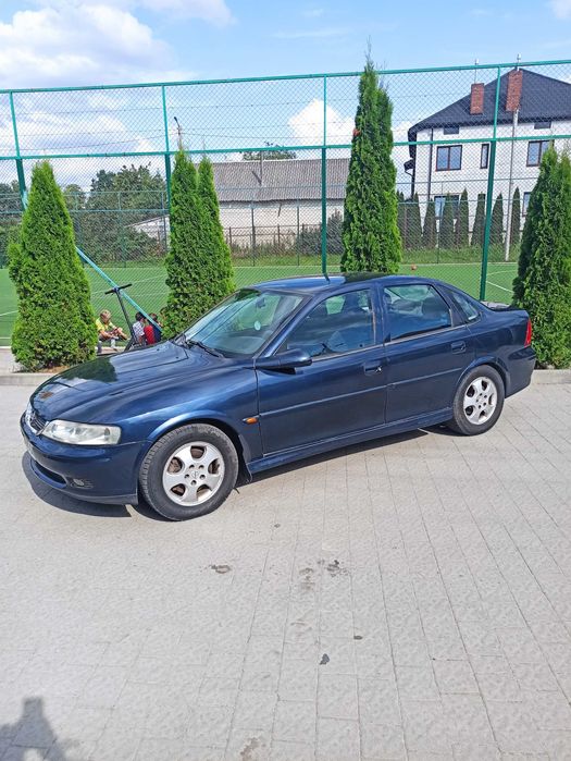 Opel Vectra 1.8 бензин 2000р.