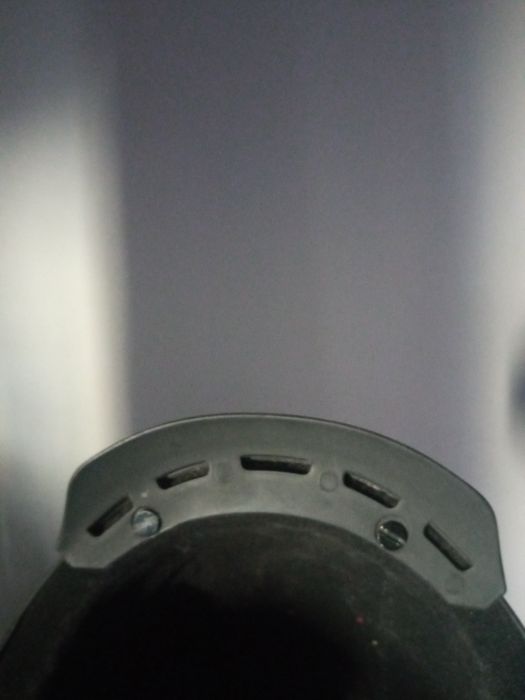 Kask narciarski Atomic z daszkiem
