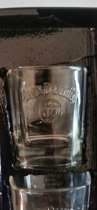 Pudełko metalowe po Jacku Daniels z dwoma szklankami