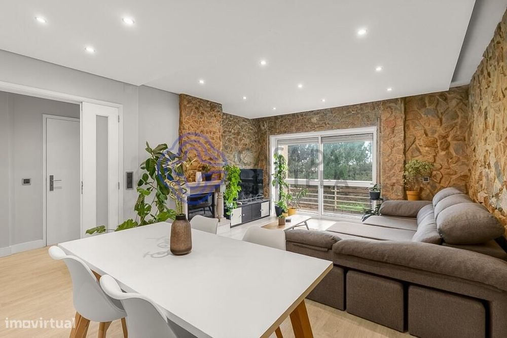 Apartamento T3 com varanda e garagem