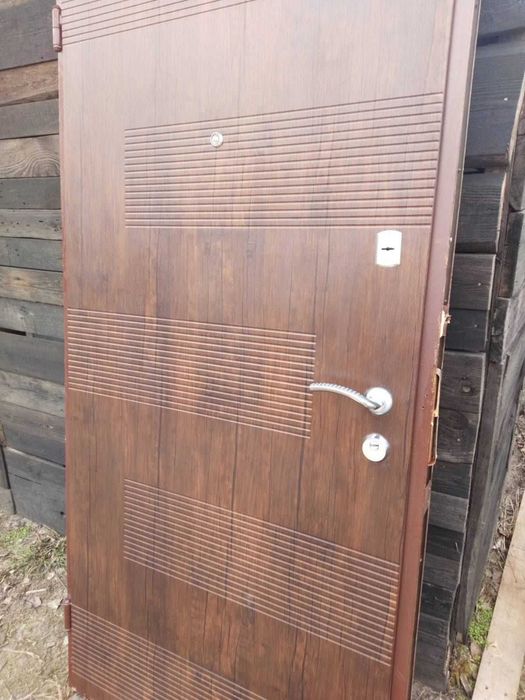Продам вхідні двері