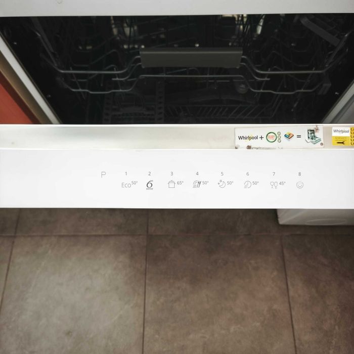 Máquina de Lavar Louça Whirlpool – Bom Estado