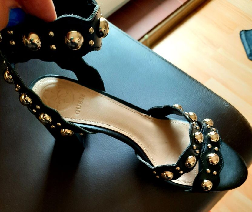 Ślicznie buty GUESS w kolorze czarnym