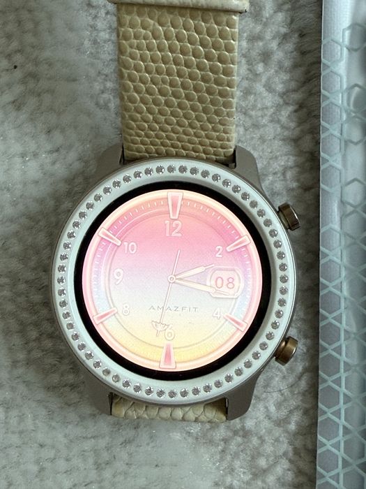 Smartwatch AMAZFIT GTR 42mm Swarovski limited edition