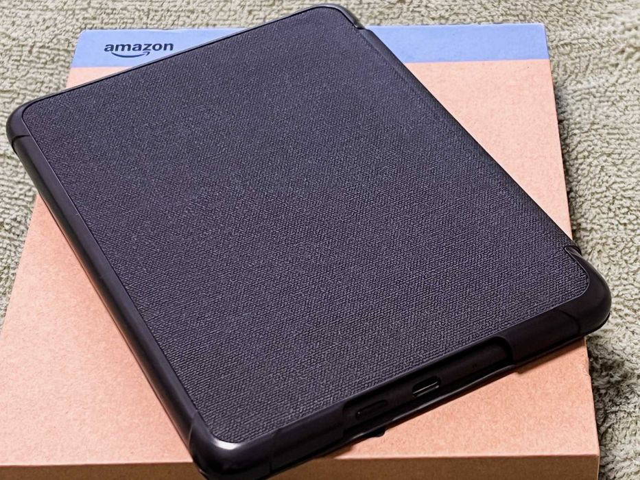 Amazon Kindle Colorsoft Signature Edition (32GB) — новий рідер + чохол