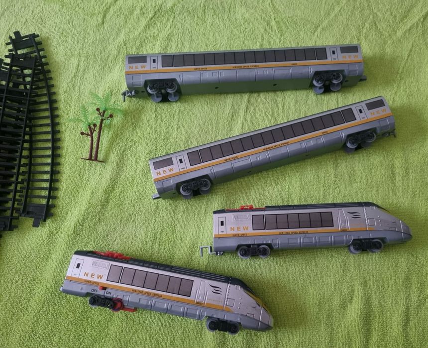 Pista de Comboios para peças não esta Completa