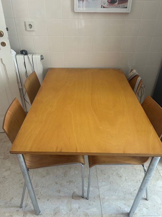 Mesa de cozinha e cadeiras