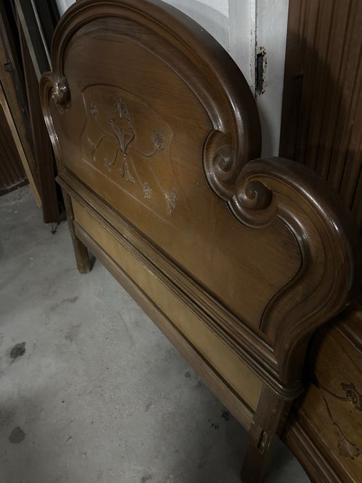Cama de madeira maciça