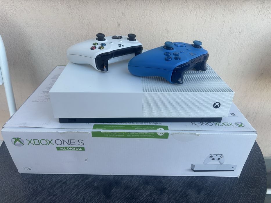 Xbox One S All-Digital 1TB | 2 Pady