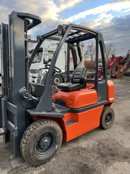 Вилочний навантажувач Nissan 2.5t 4.7m 2005p