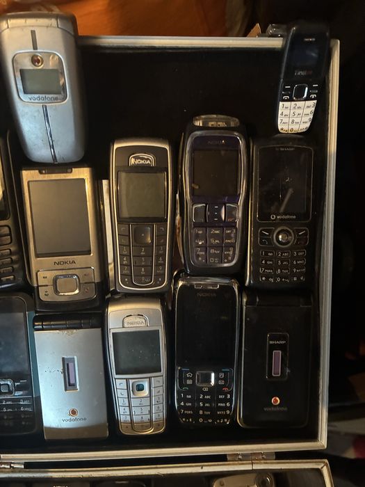 Varios telemoveis antigos