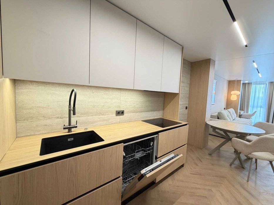 Продаж квартири в ЖК Америка, вул. В. Великого з дизайнерським ремонтом