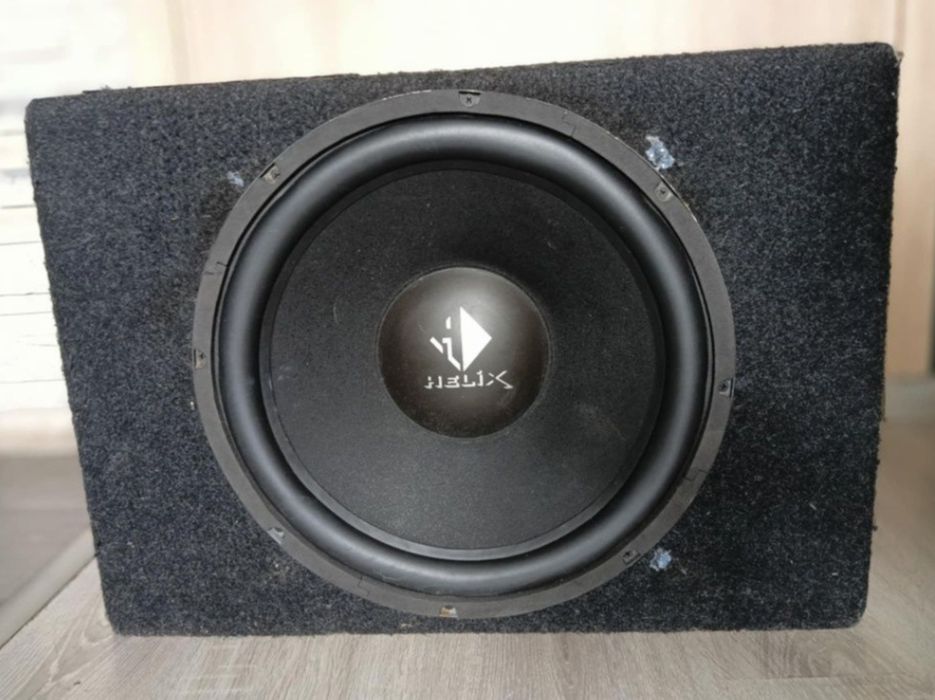 Kolumna wraz z wzmacniaczem