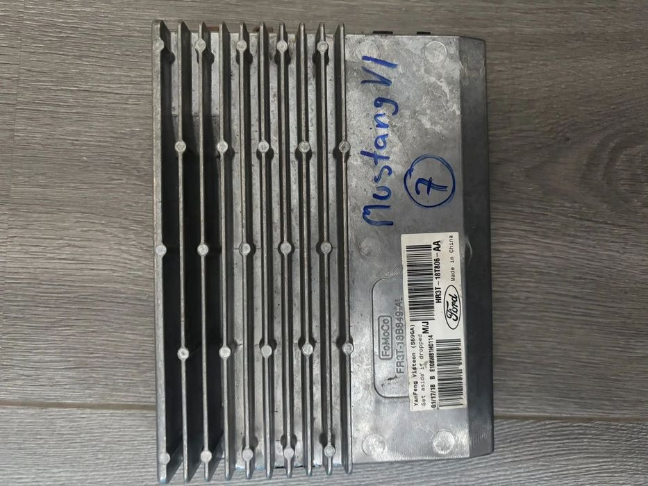 Ford Mustang 6gen wzmacniacz audio
