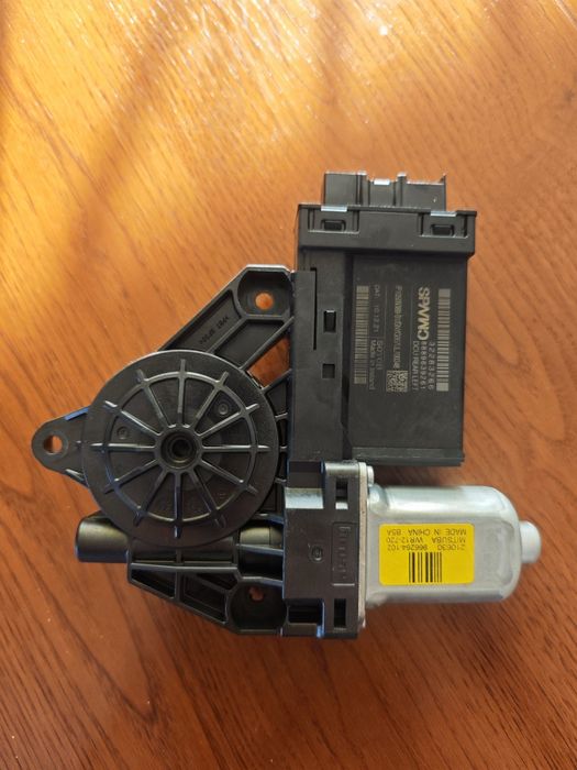 Silniczek szyby lewy tył Volvo V60 CC II 2021