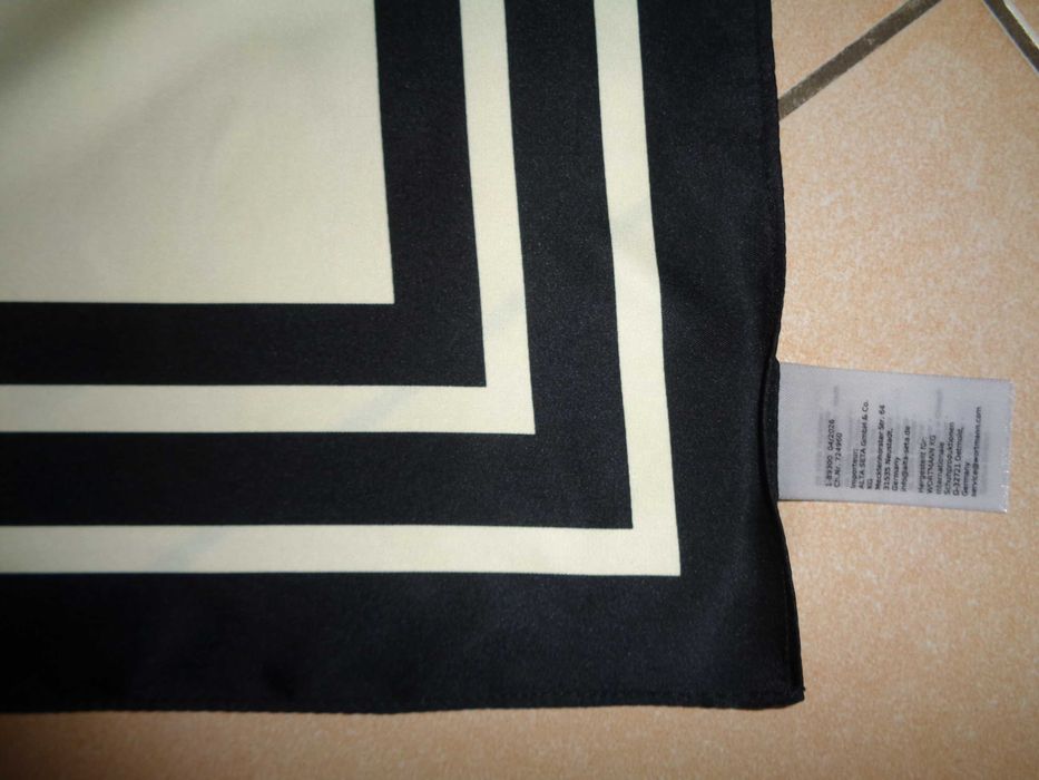 Markowa apaszka chusta TAMARIS czarno-biała / kremowa elegancka