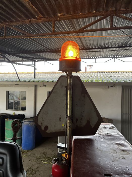 Pirilampo para trator