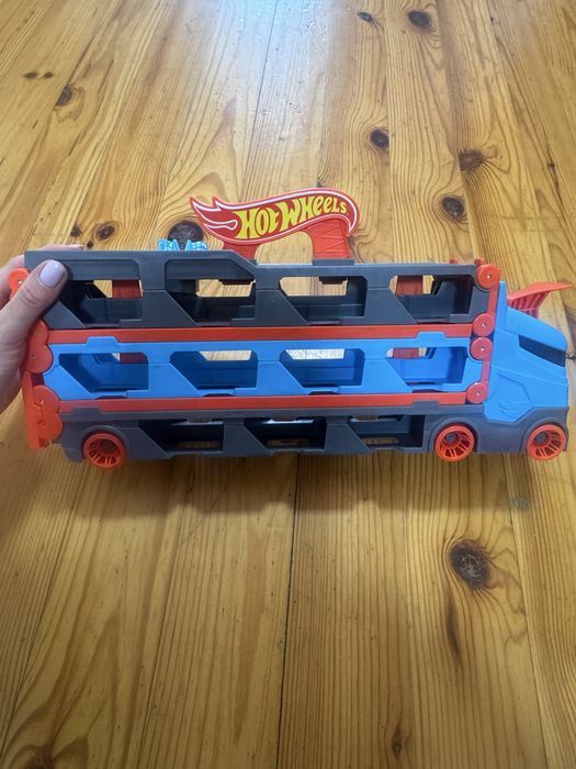 Hot Wheels грушовик трек