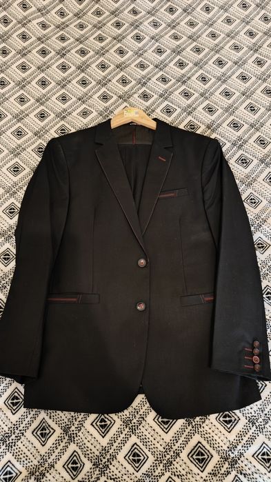 Весільний, випускний чоловічий  костюм