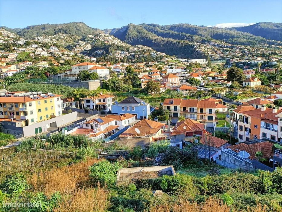 Terreno de 1878m2 em Santo António | Possibilidade de Construção de Ed