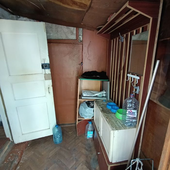 Продаю пів будинку Космонавтів, окремий двір,