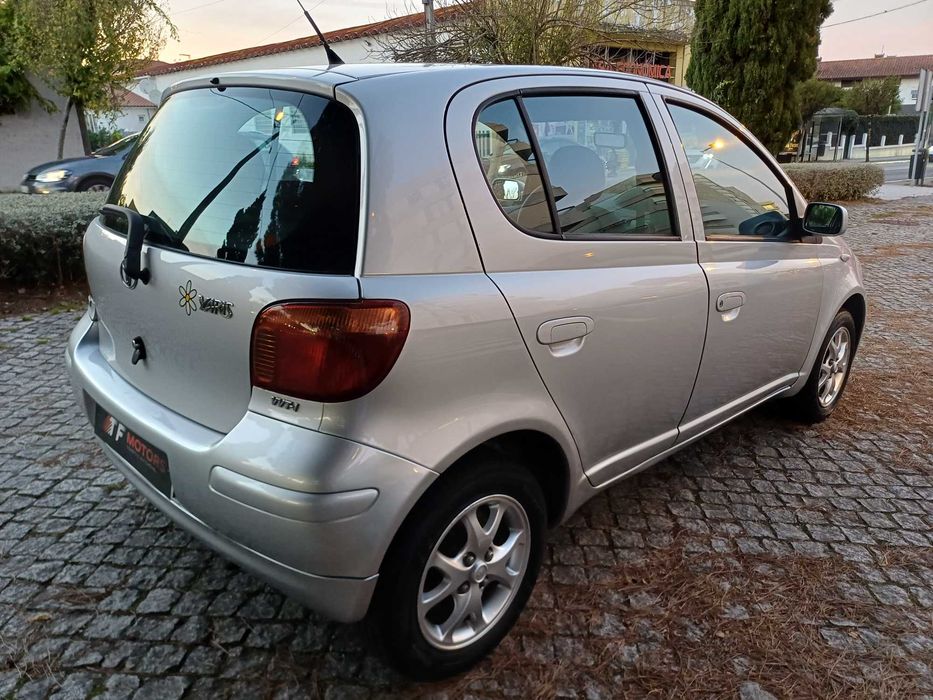Toyota Yaris 1.0 vvti sol impecável
