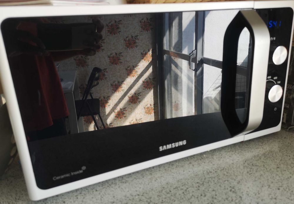 Micro-ondas Samsung com interior em cerâmica