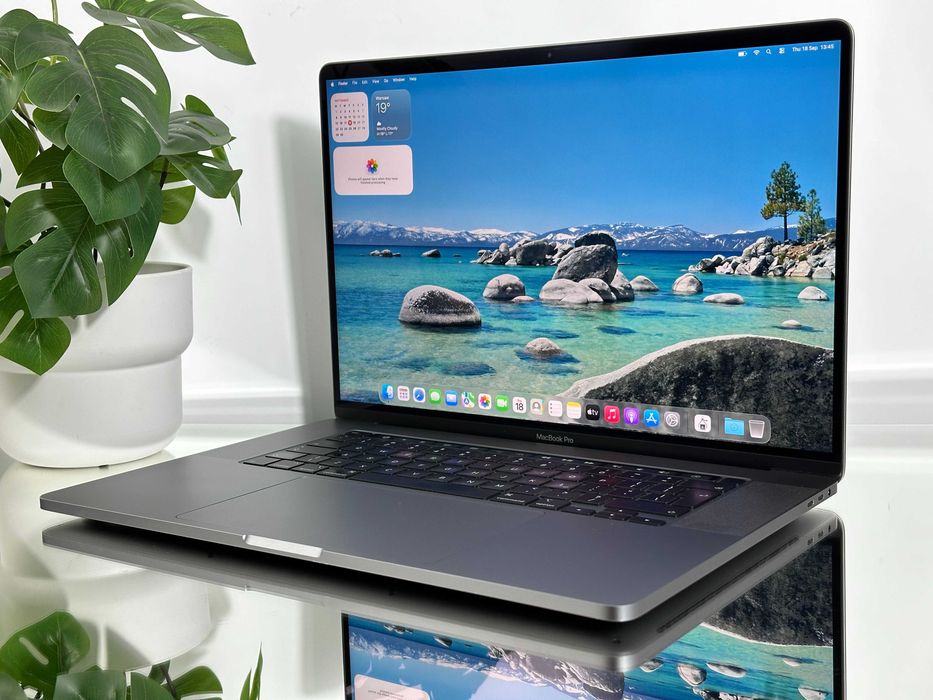 Nieziemska Moc Apple MacBook Pro 16" A2141 16GB RAM 512 Karta Graf 4GB