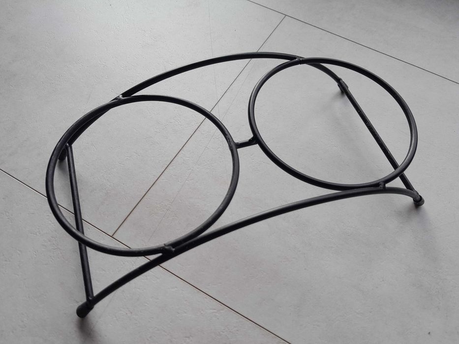 Metalowy stojak pod miski dla psa używany jak nowy