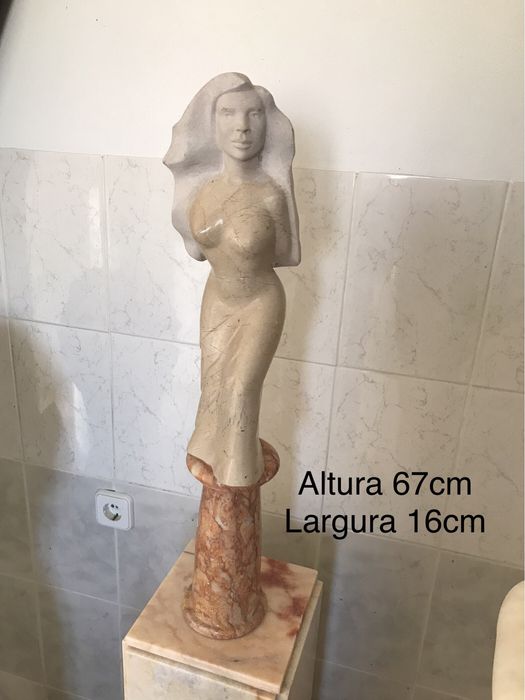 Escultura em mármore lioz base em encarnado dos negrais