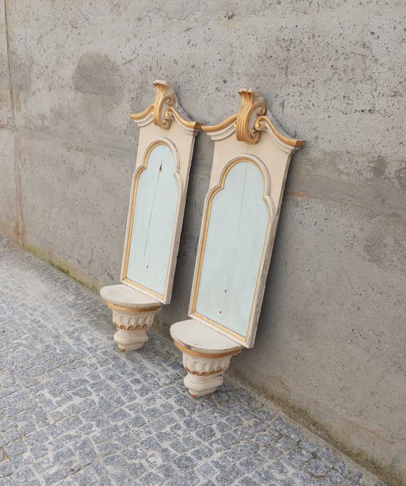 Antigo par de nichos mísulas em madeira