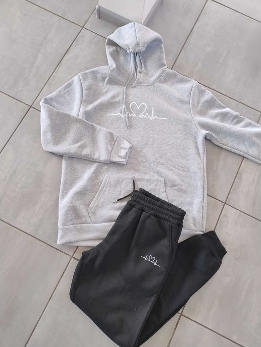 Різні чоловічі костюми на флісі