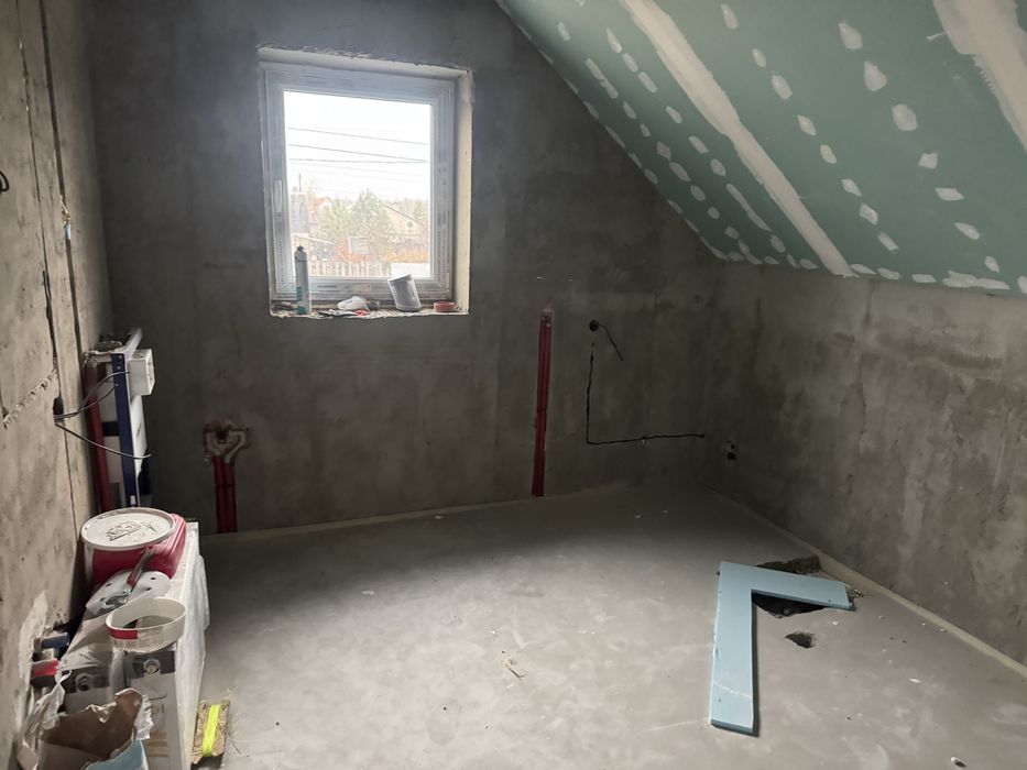 Будинок біля лісу