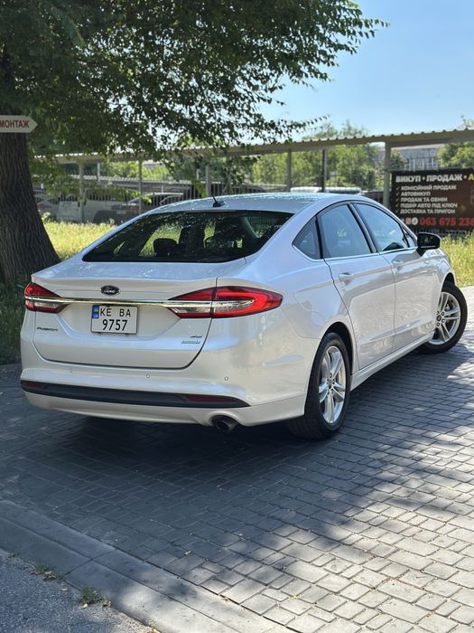 Ford Fusion SE.