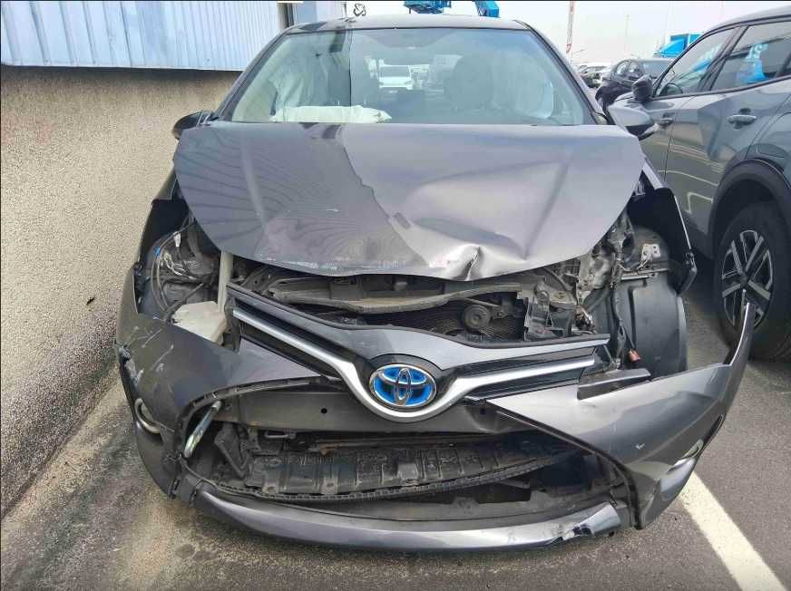 TOYOTA Yaris Salvado