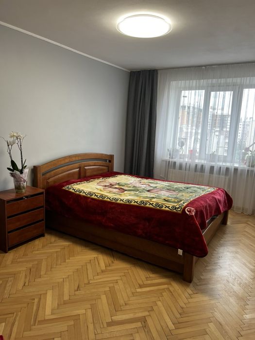 продаж 2-кімнатної по вул. Хоткевича