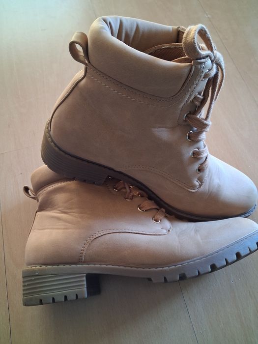 Botas menina ou sra tamanho 38