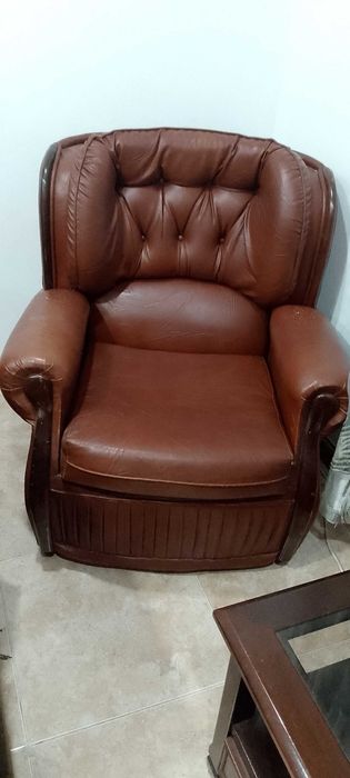 Vendo móveis usados , o valor é de uma estante o outro móveis é negociável