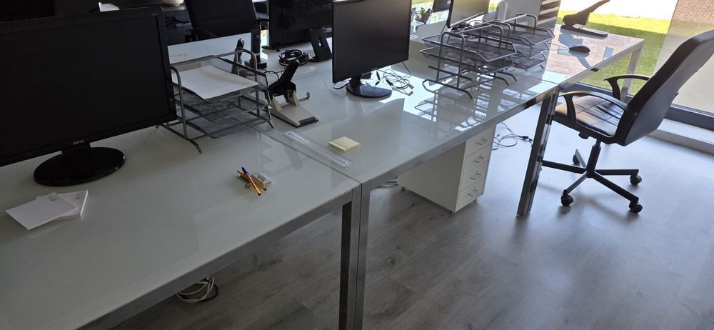 Mesas de Escritório em Vidro e Inox