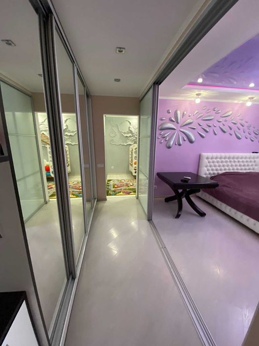 Двокімнатна квартира з автономним опаленням та сучасним ремонтом