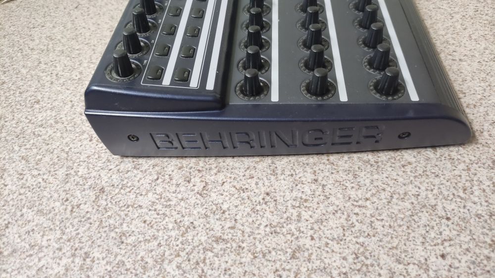 Behringer BCR2000 midi контроллер
