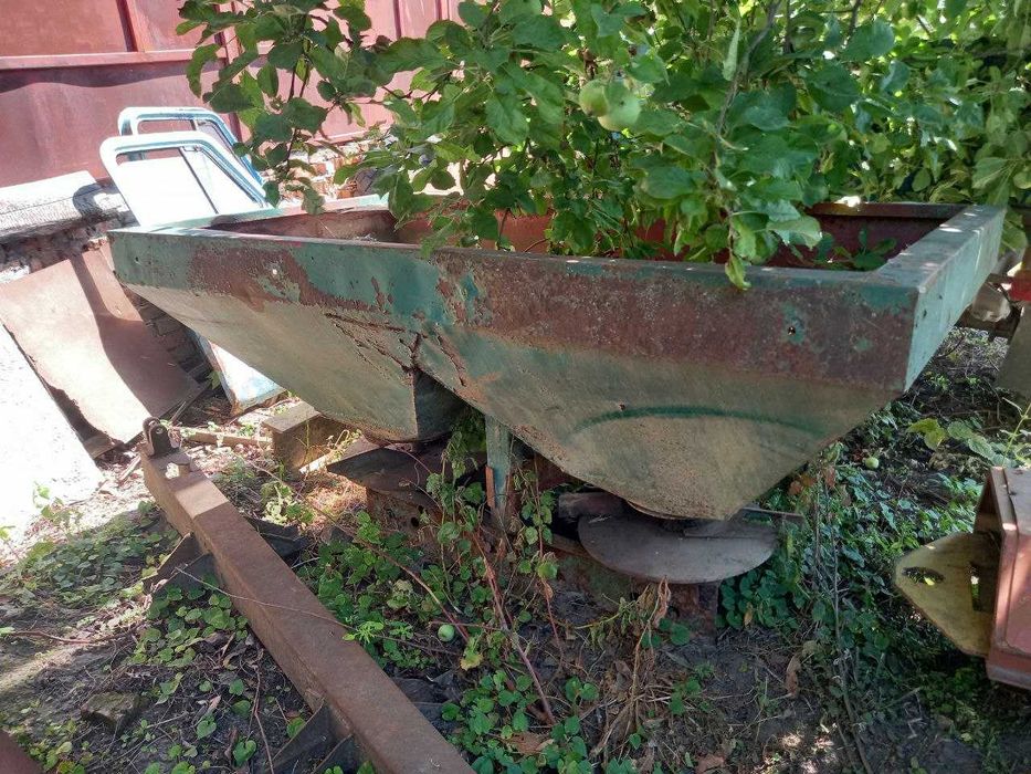 Розкидач міндобрива РУМ