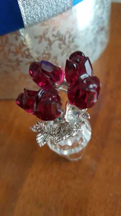 Swarovsky букет роз есть дефект